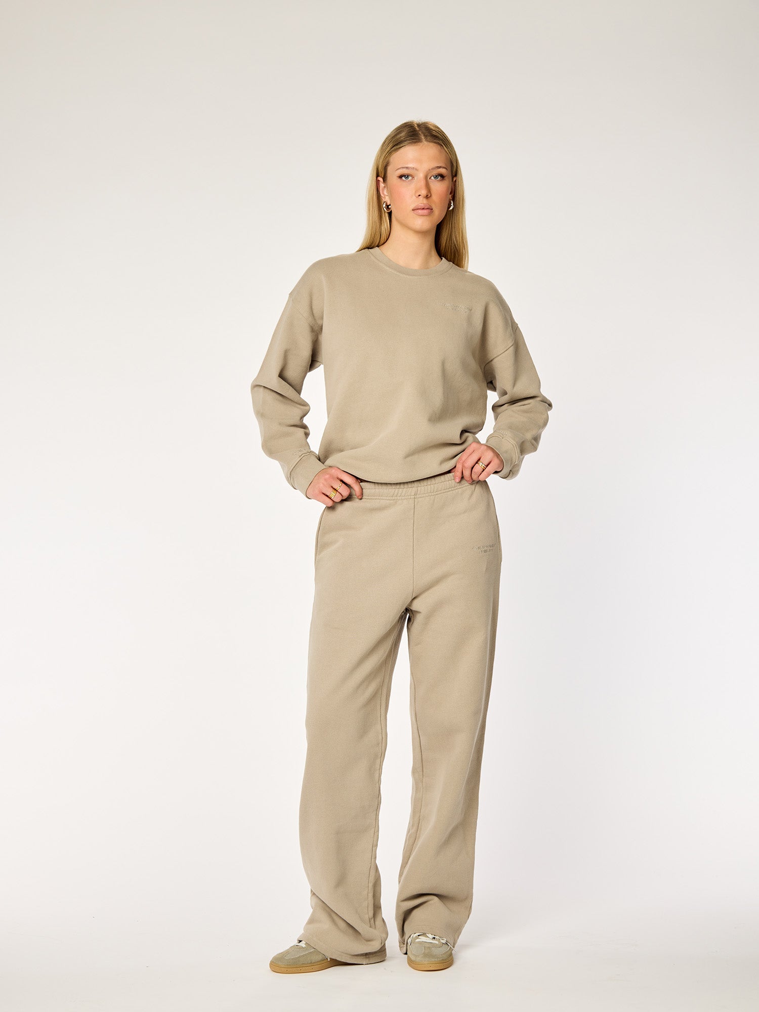 STONE  ベージュ スウェット ESSENTIALS - Straight Leg Sweatpants • Stone – NINETY-9