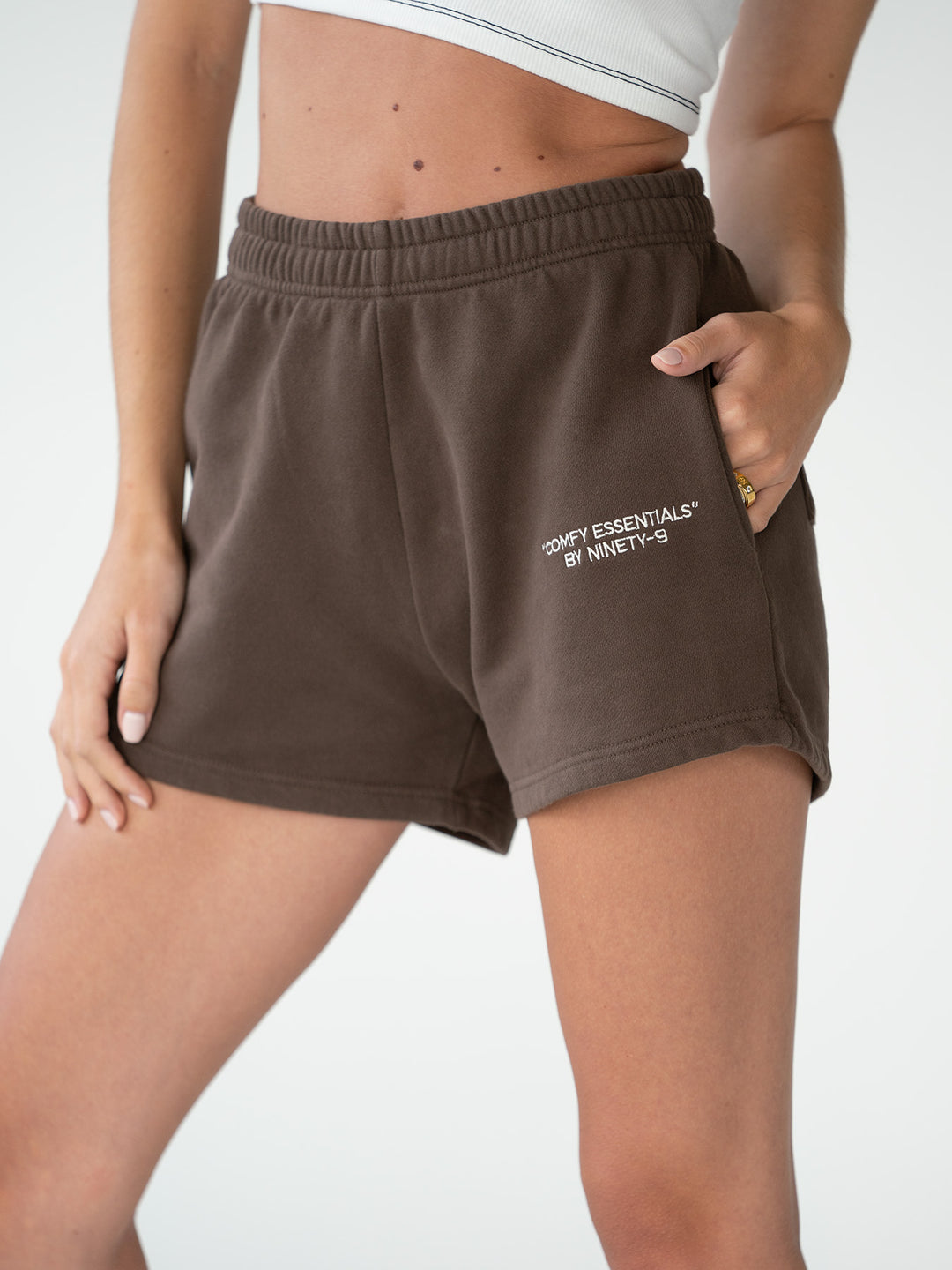 SET - ESSENTIALS - HALF-ZIP SWEATER AND SHORTS • BROWN