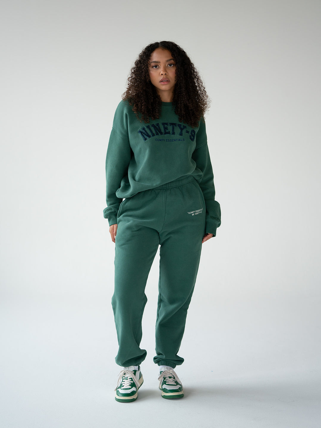 SET - ESSENTIALS - COLLEGE SWEATER AND SWEATPANTS • FOREST GREEN