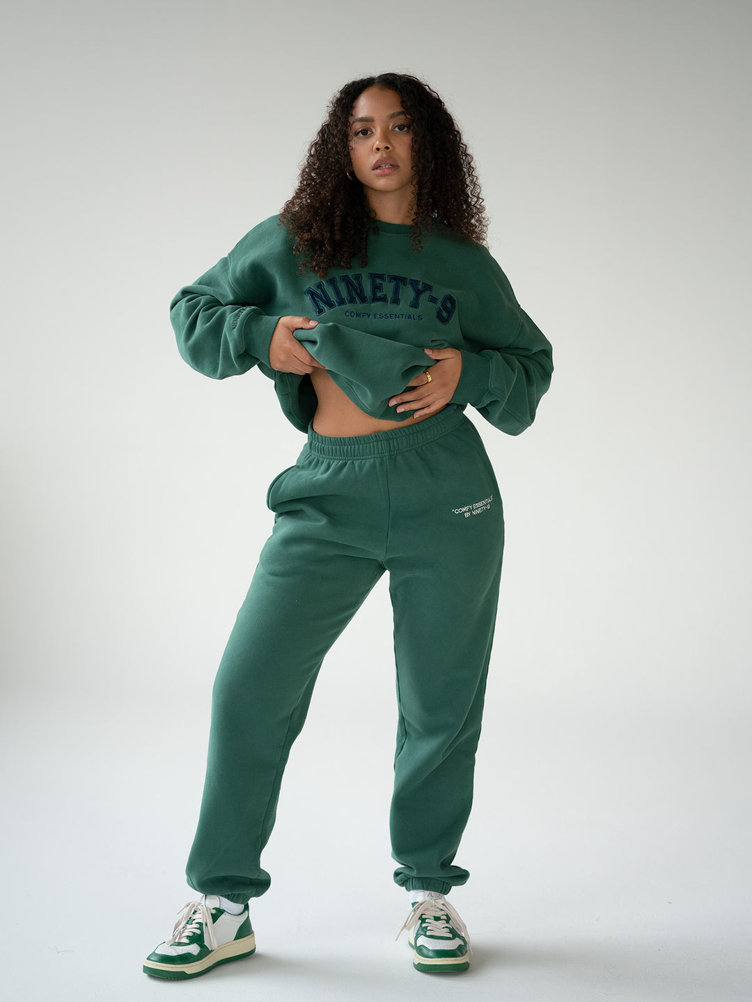 SET - ESSENTIALS - COLLEGE SWEATER AND SWEATPANTS • FOREST GREEN