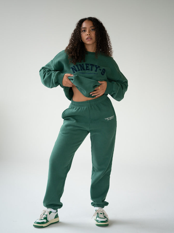 SET - ESSENTIALS - COLLEGE SWEATER AND SWEATPANTS • FOREST GREEN