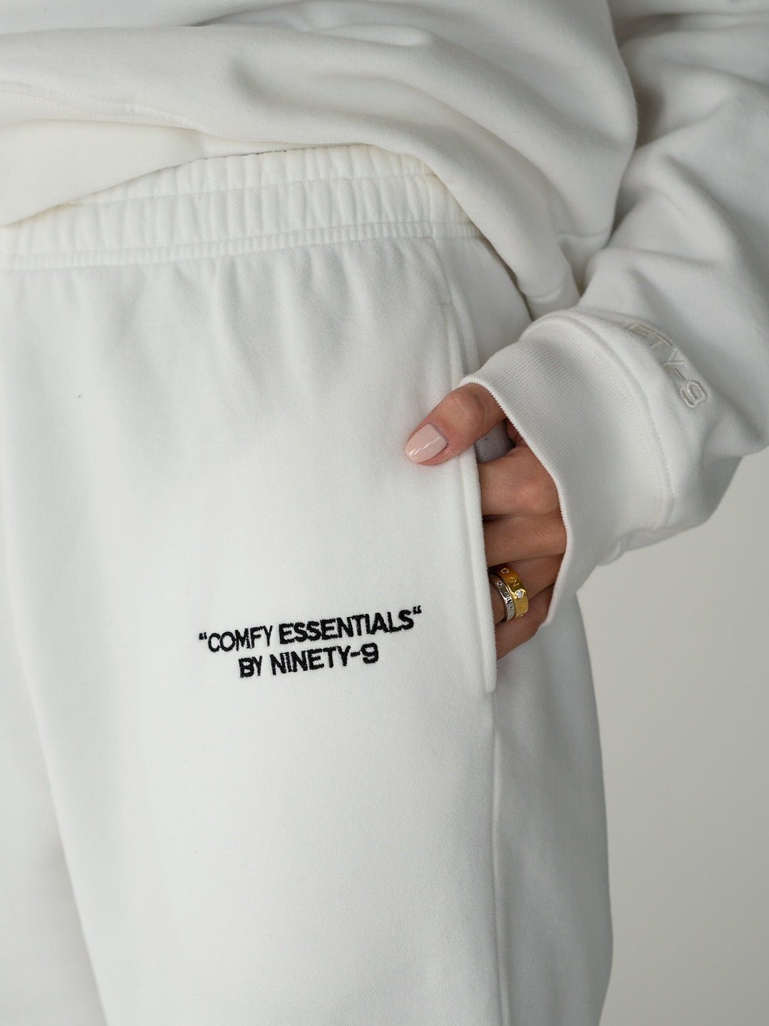 SET - ESSENTIALS - SWEATSHIRT AND SWEATPANTS • OFF-WHITE