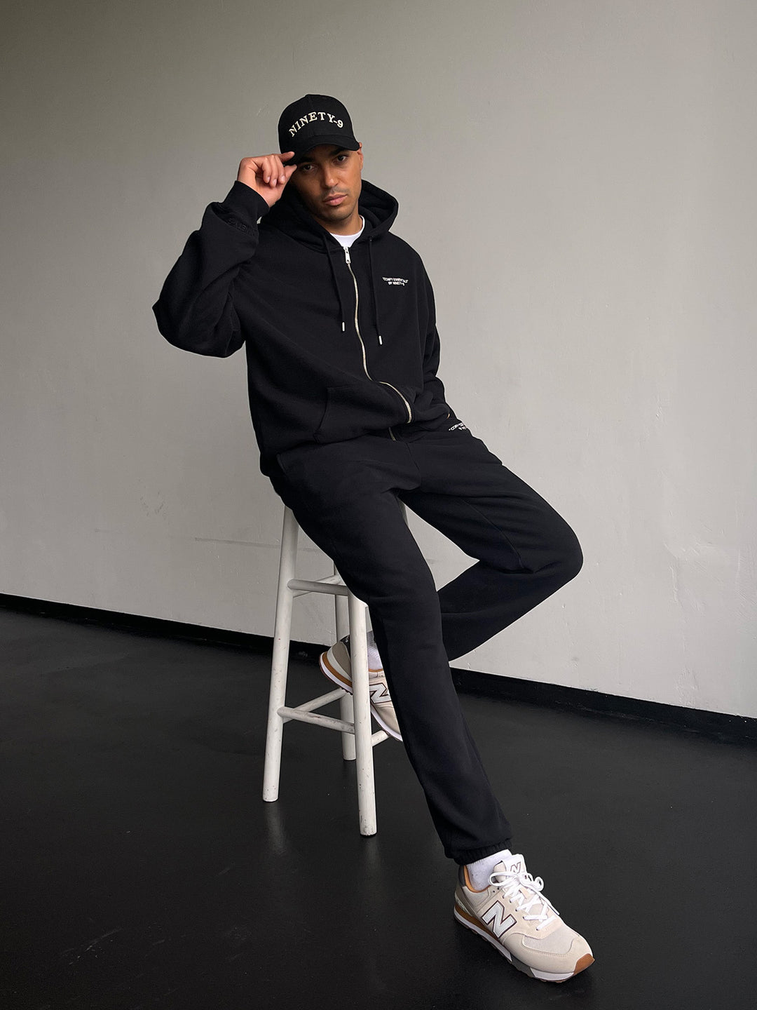 ESSENTIALS - Zipper Hoodie  •  Black