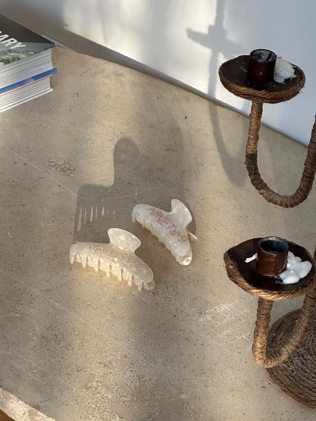 CLASSIC - Hair Claw • Crystal Oyster