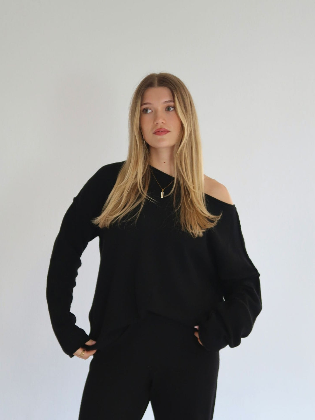 FAYE - Off-Shoulder Sweater • Black