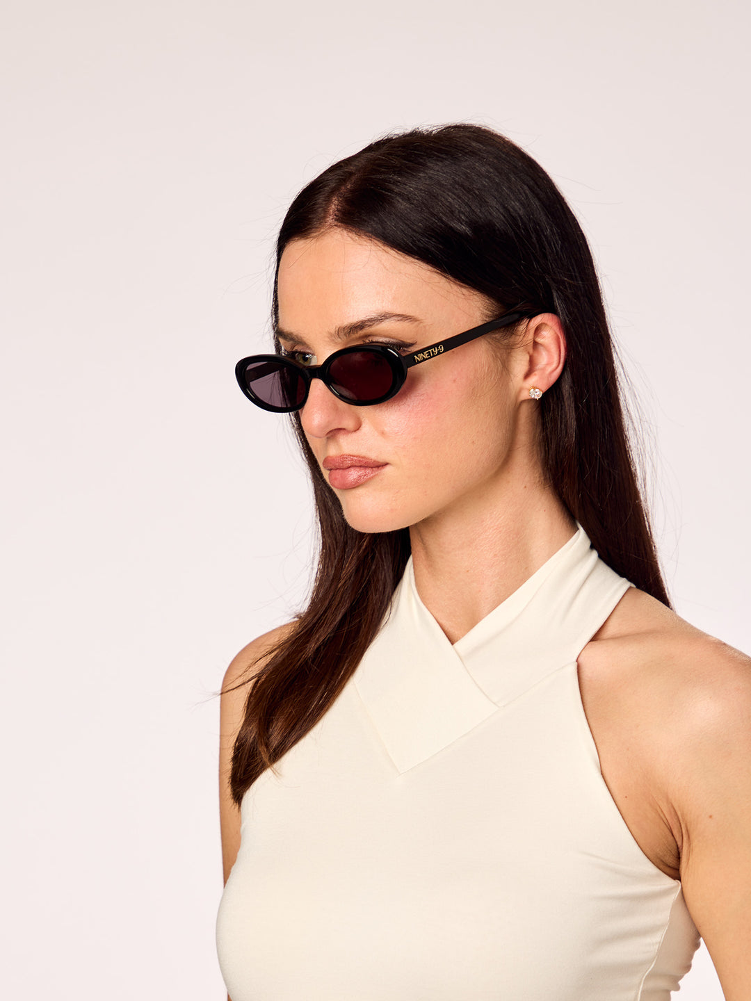 OVAL - Sunglasses • Black