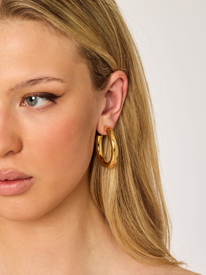 STAPLE Hoops Large • Color: 18K Yellow Gold