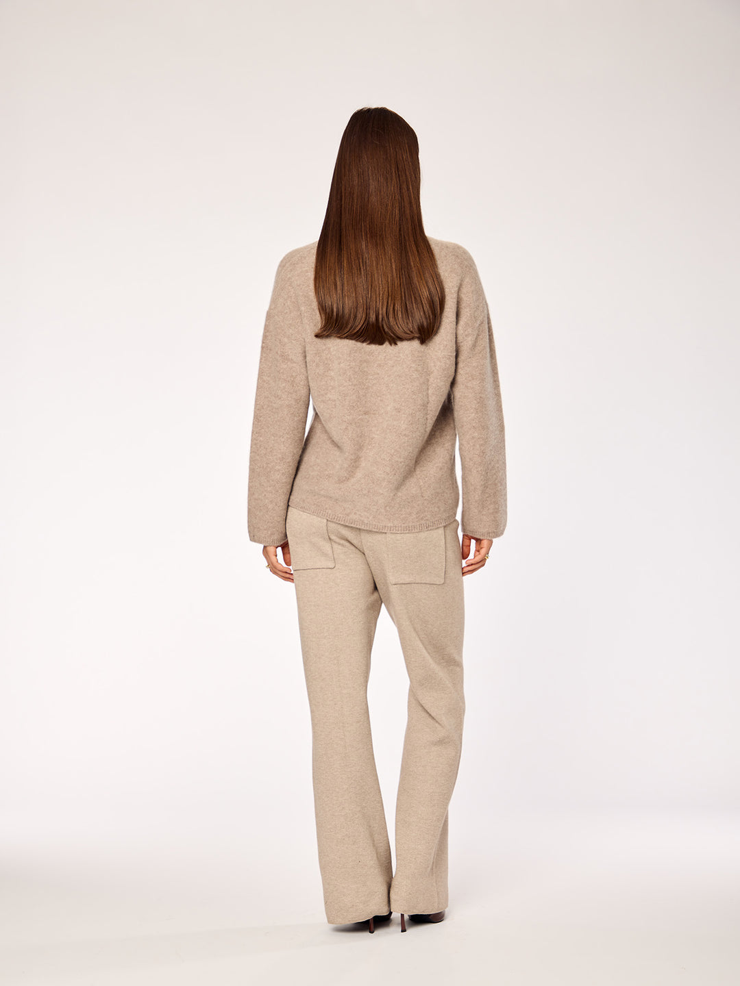 CASHMERE - Crewneck Sweater • Mocha