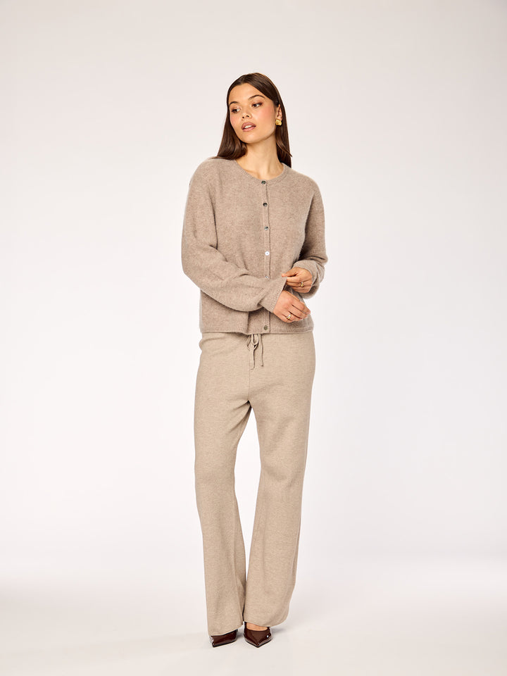 CASHMERE - Buttoned Cardigan • Mocha