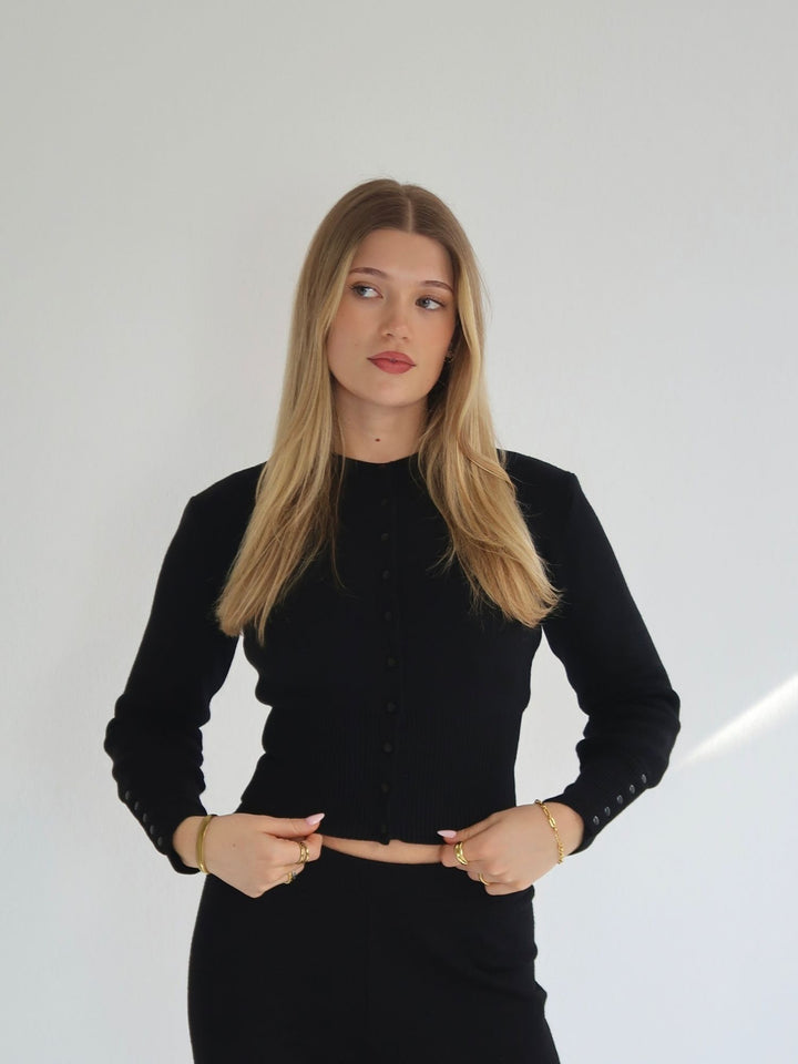 FAYE - Fitted Cardigan • Black