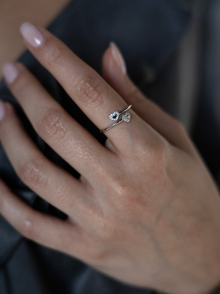 AMORE - Adjustable Ring • Color: White Gold