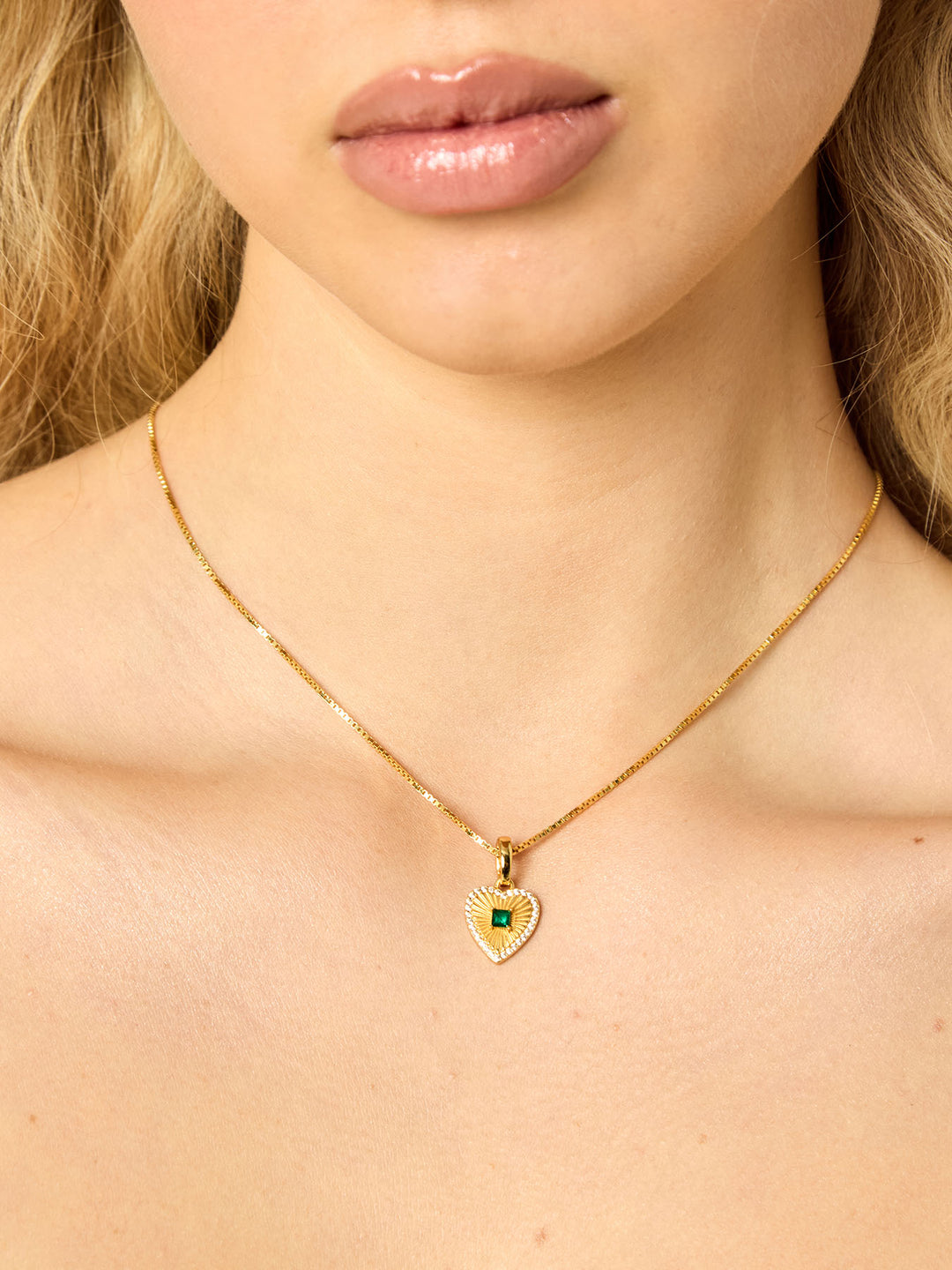 EMERALD HEART - Charm • Color: 18K Yellow Gold