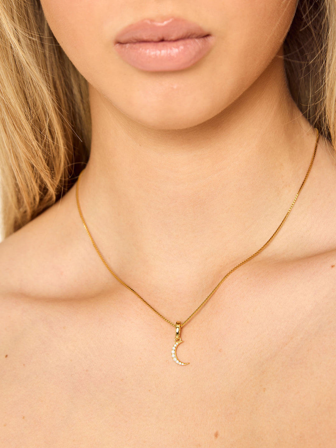 MOON - Charm • Color: 18K Yellow Gold