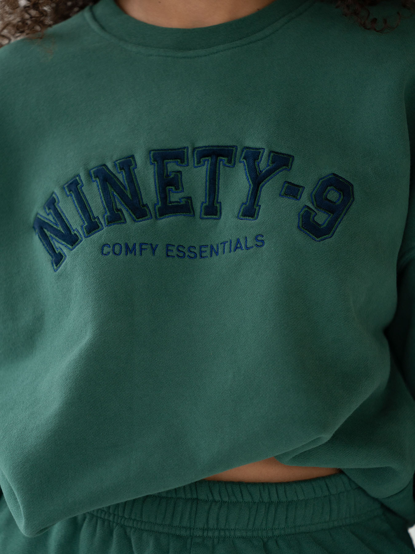 SET - ESSENTIALS - COLLEGE SWEATER AND SWEATPANTS • FOREST GREEN – NINETY-9