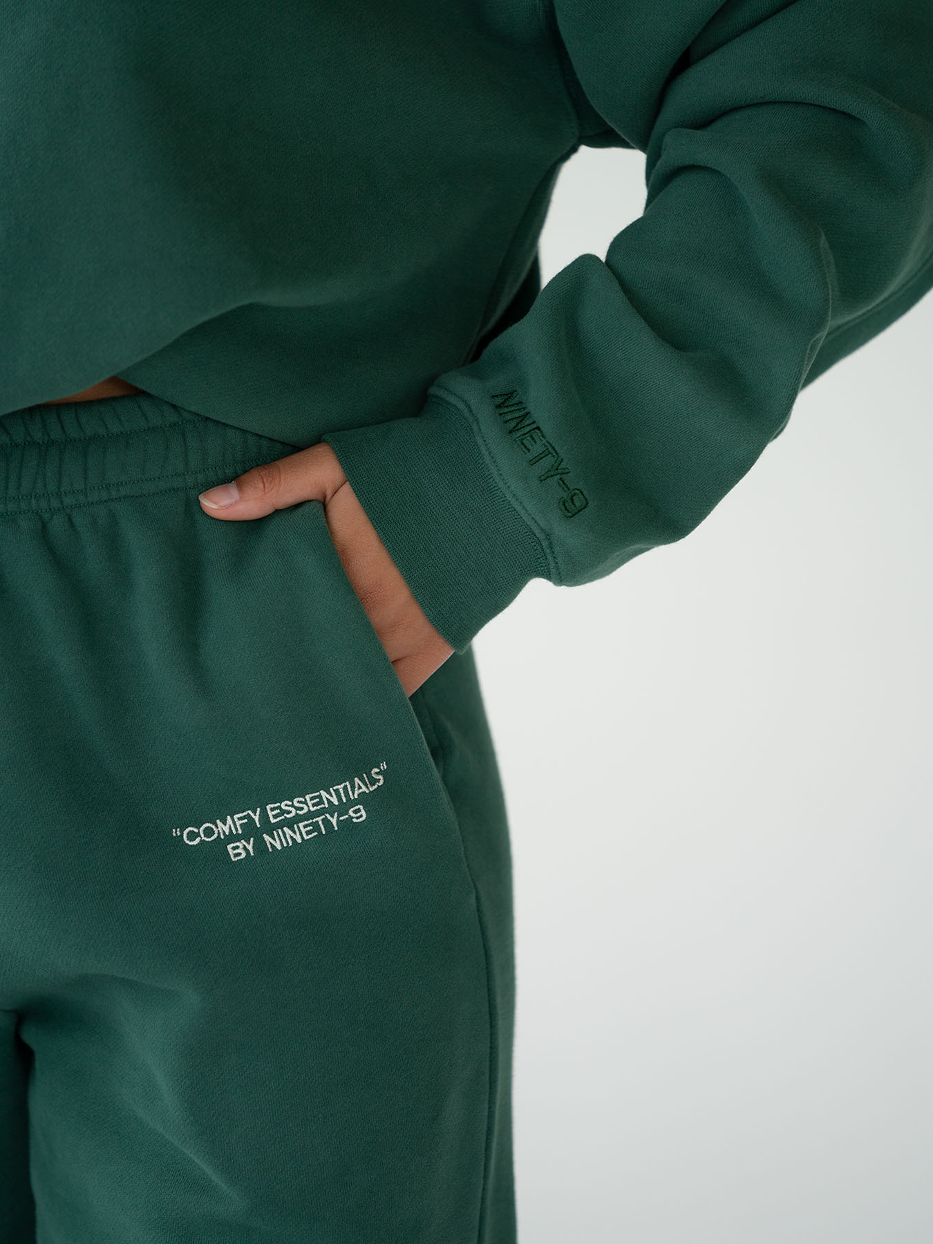 SET - ESSENTIALS - COLLEGE SWEATER AND SWEATPANTS • FOREST GREEN – NINETY-9