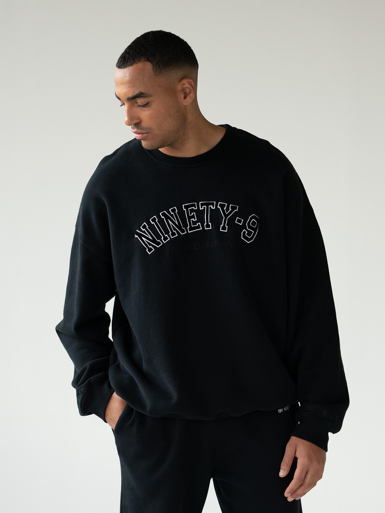 SET ESSENTIALS COLLEGE SWEATER AND SWEATPANTS BLACK