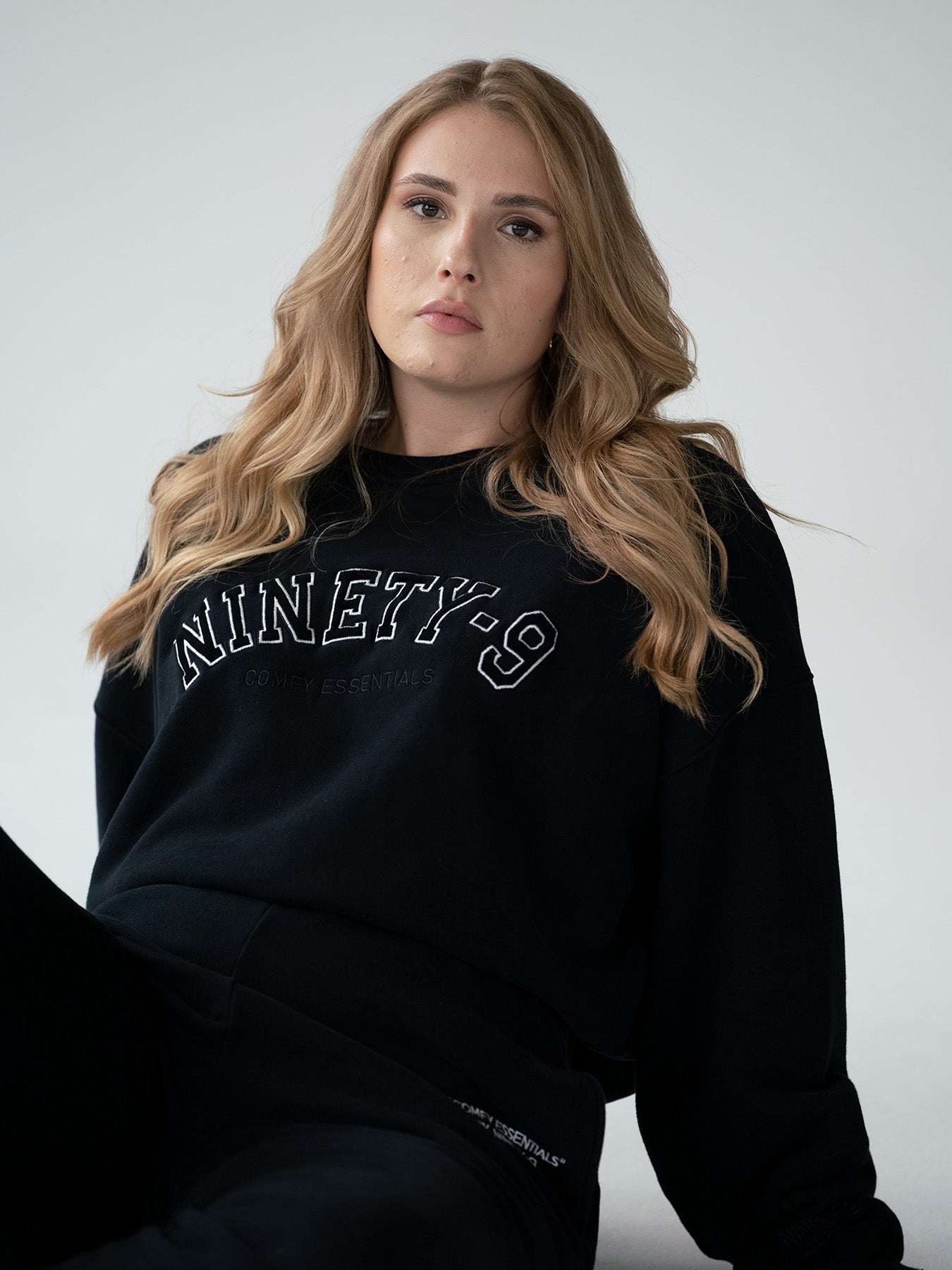 SET - COLLEGE SWEATER AND SWEATPANTS • BLACK – NINETY-9